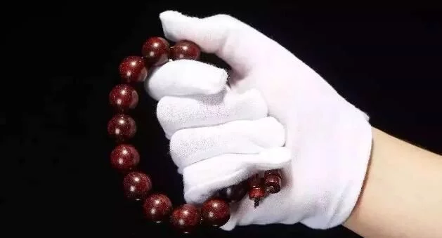 油汗手适合什么样的手串呢? 几十块的手串玩好了能卖到千元