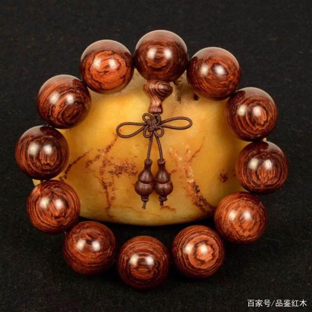 带你玩转红木手串，原来它还有这么多功效！