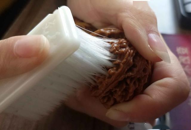 金刚菩提子是怎么盘红的？ 金刚菩提手串把玩方式