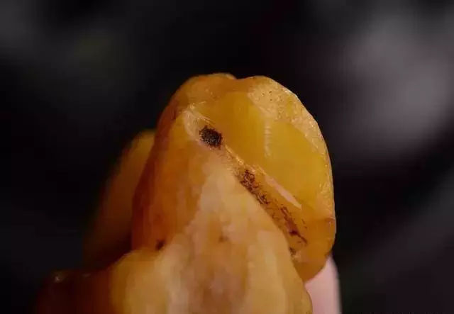 文玩须知！玩蜜蜡，俄料、乌料竟然分不清？ 