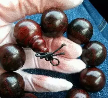 小叶紫檀的包浆为啥离不开面布手套呢？ 