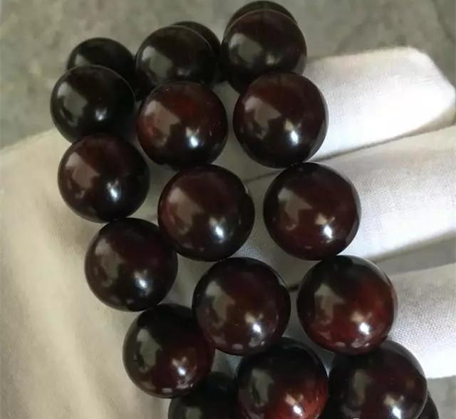 棕眼越盘越多，难道是买到假小叶紫檀了？ 
