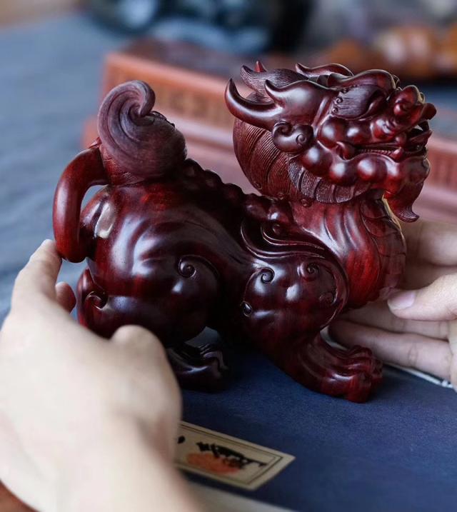 小叶紫檀小摆件：小叶紫檀貔貅怎么保养？ 