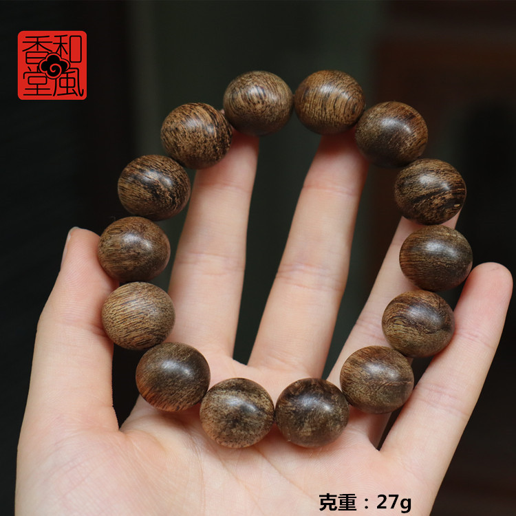 沉香手串会出现褪色的情况吗？褪色的手串全是假的吗？ 