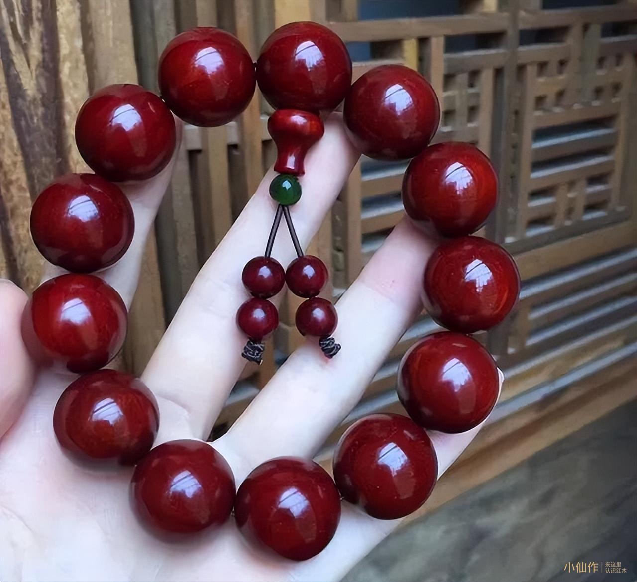 如何辨别小叶紫檀手串是否胶磨？该选红色还是黑色？